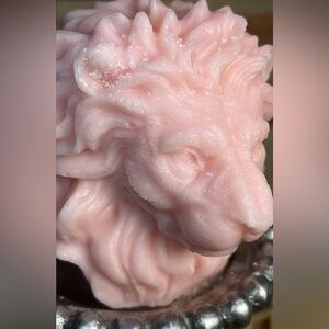 EnZebra Lion Head luxury candle  light pink no scent